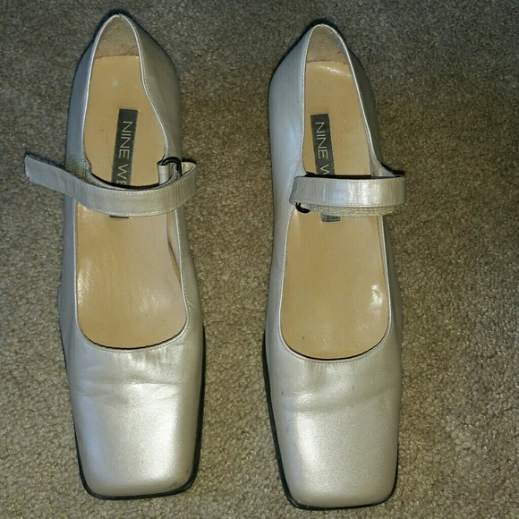 Shoes - Picture 2 of 4